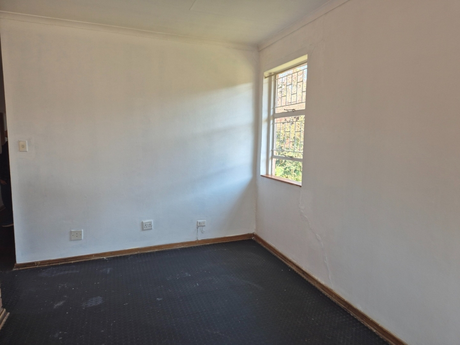 To Let 3 Bedroom Property for Rent in Kannoniers Park North West